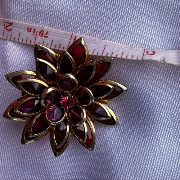 Vintage Avon Flower rhinestone bezel marquise Brooch - Picture 5 of 5